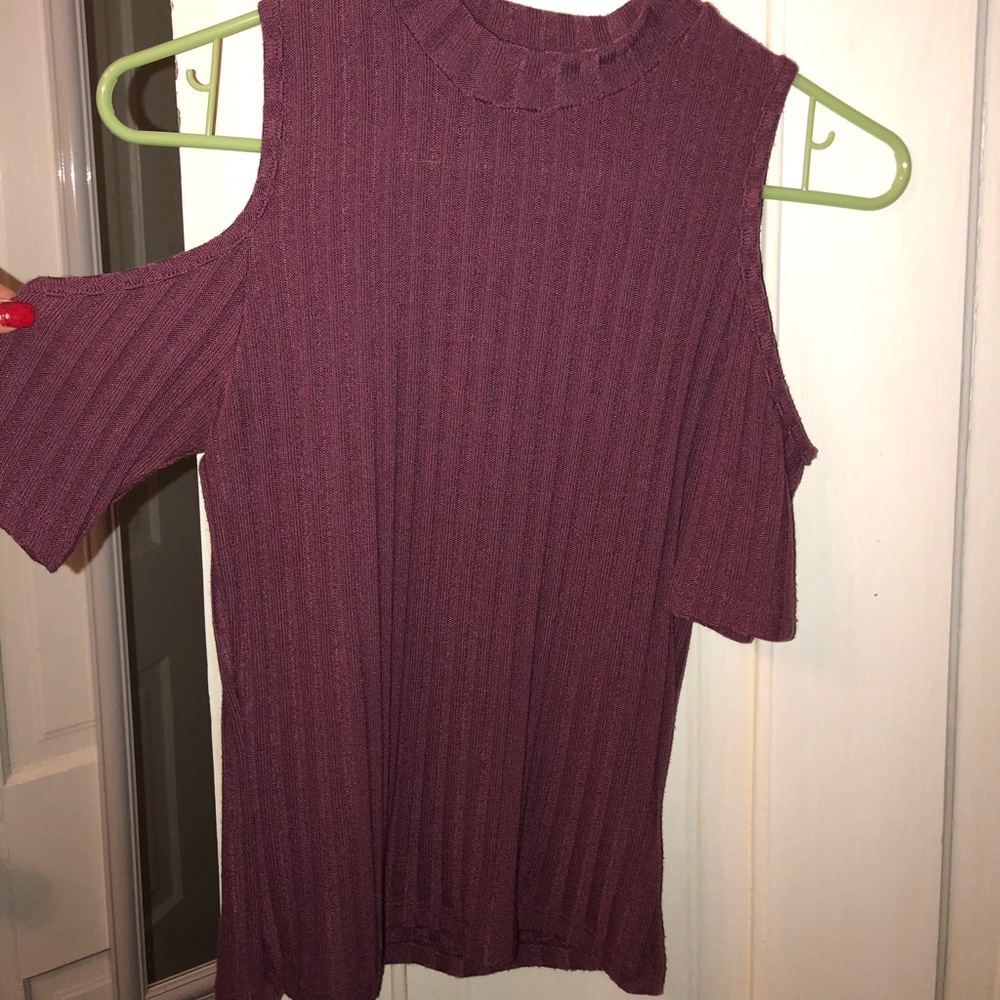 cut out shoulder tee